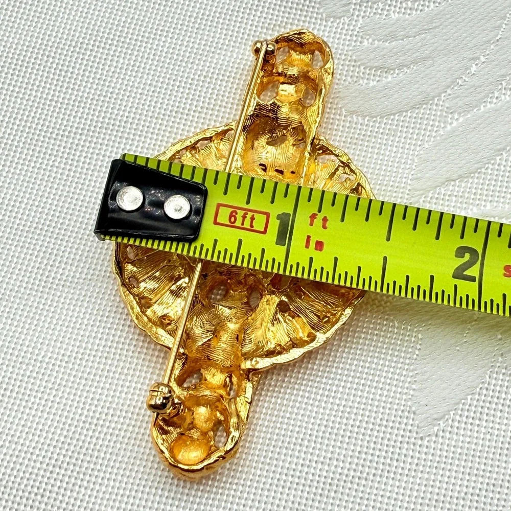 Vintage Elegant Gold Tone Laurel Leaf Design Buckle Brooch